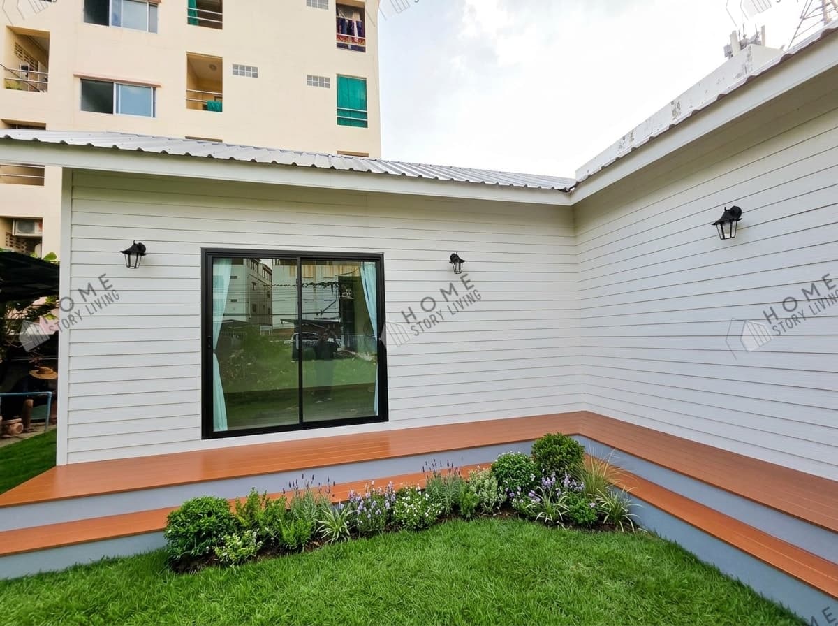 Khun Noi’s Staff Residence in Sutthisan: Transforming an Urban Garden into a Warm, Welcoming 3-Module Prefab Home in 75 Days - View 7